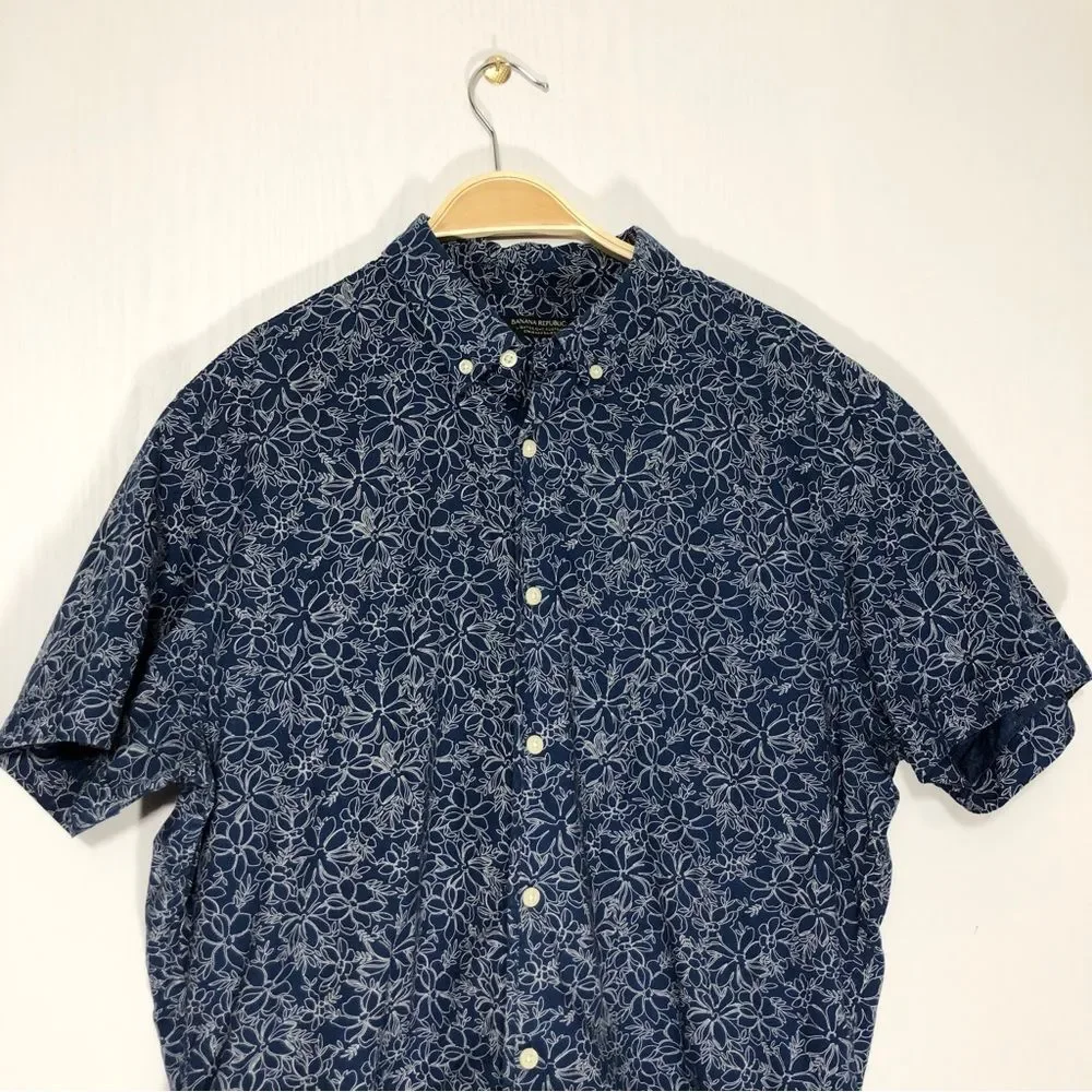 Banana Republic Shirt Mens Large Blue White Camden Fit Floral Short Sleeves